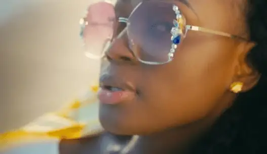 Dieyla Gueye revient encore plus fort avec le titre  » Yaw la »