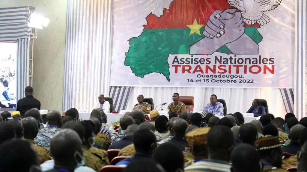 Burkina: aux Assises nationales, l&rsquo;adoption des articles de la Charte de la transition se poursuit