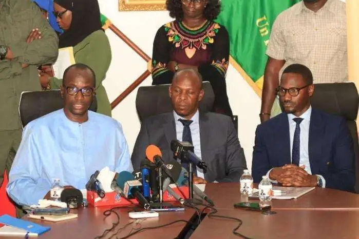 Dakar Dem Dikk Sénégal : Les révélations du directeur sortant Omar Bounkhatab Sylla sur la gestion de la société nationale.