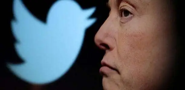 Elon Musk, à la tête de Twitter, part en guerre contre Apple