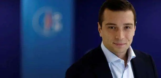 RN: Jordan Bardella remplace Marine Le Pen à la tête du parti d&rsquo;extrême droite