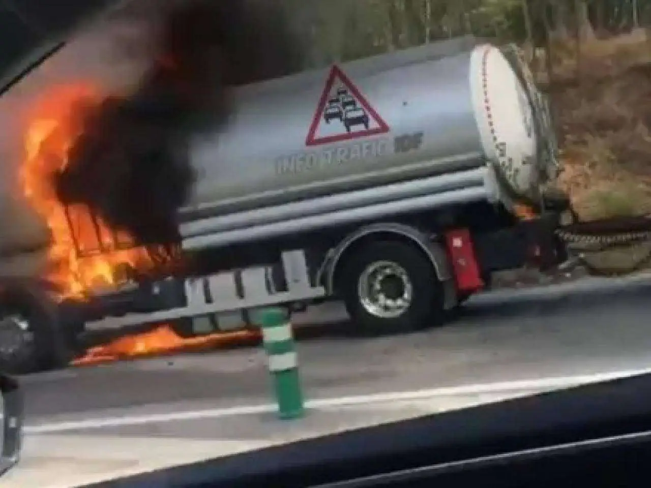 Diamniadio : un camion-citerne transportant 30000 litres de fioul prend feu