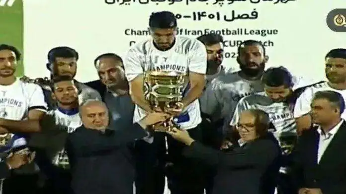 Foot : En Iran, le vainqueur de la Supercoupe refuse de célébrer sa victoire en soutien aux manifestants