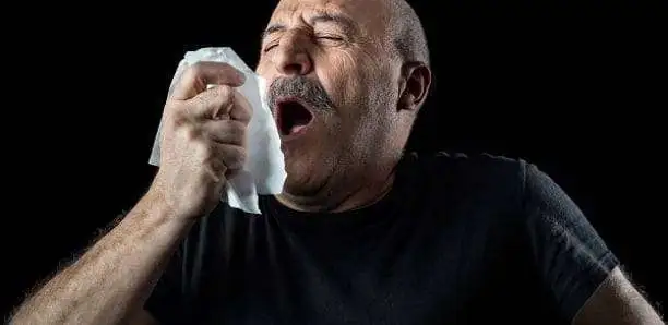 Pourquoi est-il dangereux de se retenir d&rsquo;éternuer ?