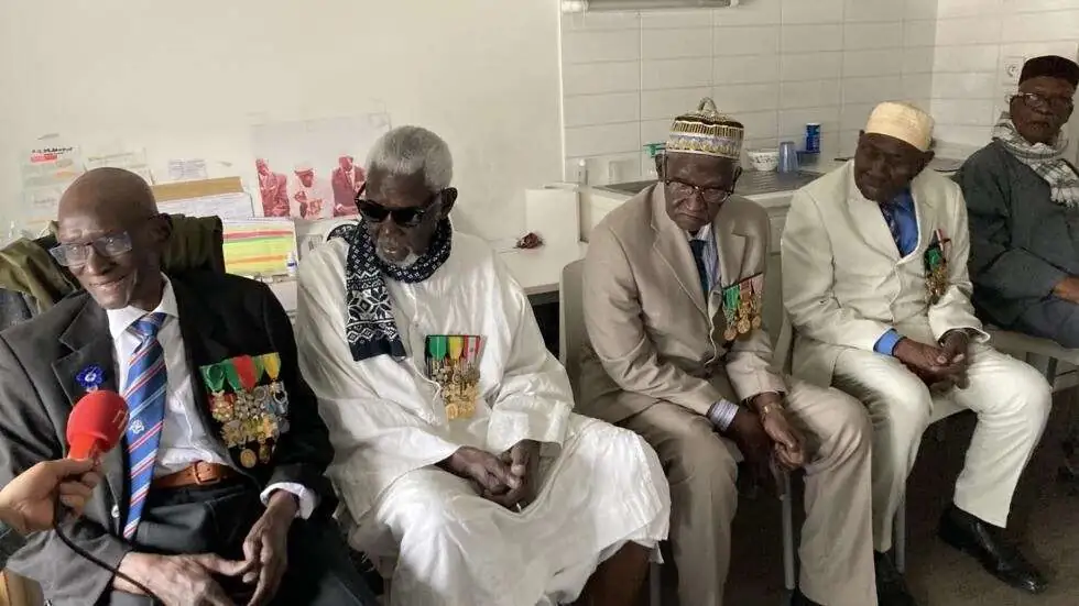 Minimum vieillesse des tirailleurs sans condition de résidence, pour «vivre d&rsquo;une manière décente»