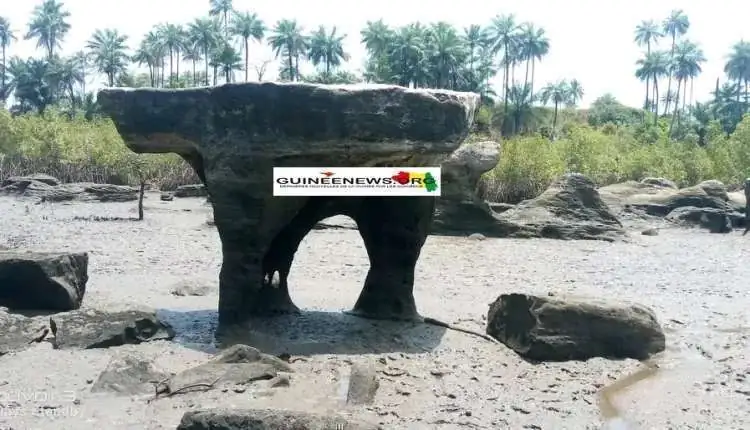 A la découverte de la pierre magique, au port négrier de Faringhia, à Boffa