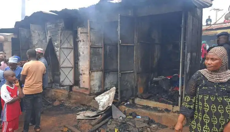 Entag marché : un incendie ravage une quarantaine de boutiques et conteneurs