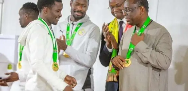 10 millions F CFA, terrain de 500 m2 : Macky Sall choie les vainqueurs du CHAN et les lions du beach soccer