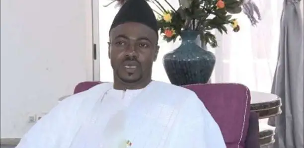 La voiture caillassée du député Dembourou Sow, le vol et les flacons de parfum