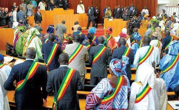 Assemblée : Hausse des salaire des députés