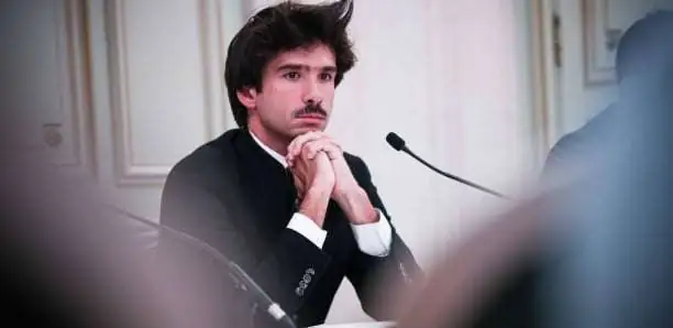 L’Etat va exécuter le mandat d’arrêt contre Juan Branco