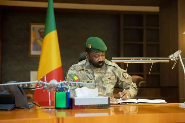 Amorce de la IVème République : Les défis imposent l’union sacrée