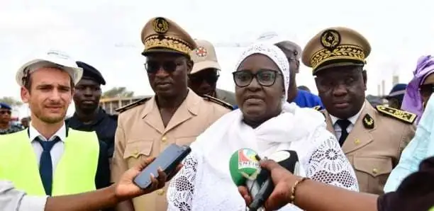 Hopital de niveau 3 de Tivaouane : dr marie Khemesse Ngom Ndiaye visite le chantier
