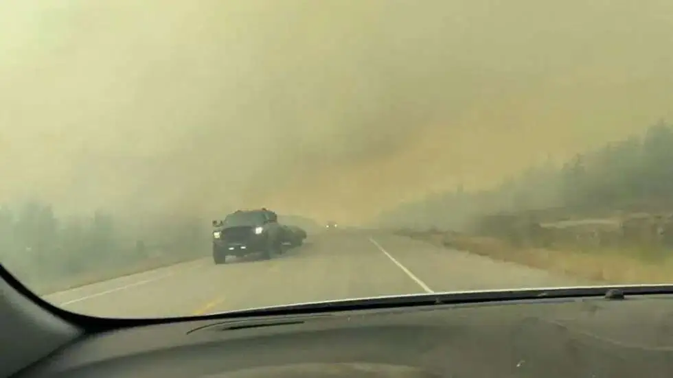 Feux de forêts au Canada: des évacués de Yellowknife racontent leur fuite face aux flammes