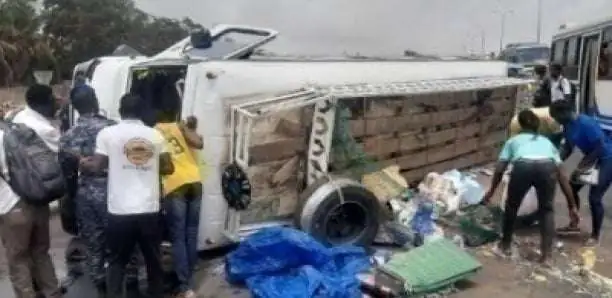 Accident à Rao : Un minicar se renverse, 20 blessés dont un grave