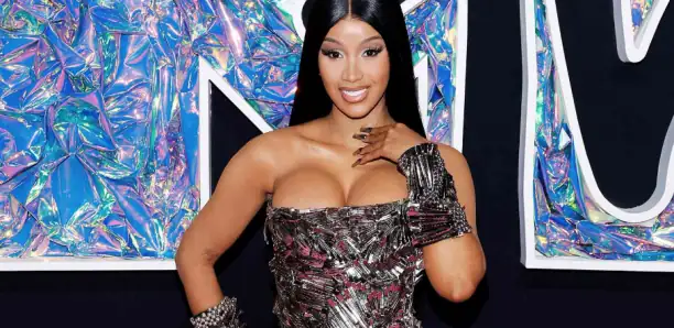 USA : Cardi B affirme qu’un fantôme hante son manoir et veut coucher avec elle