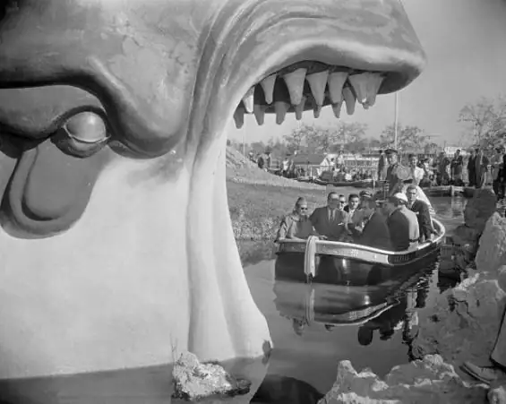 Histoire : Quand le roi Mohammed V visitait le premier parc Disneyland