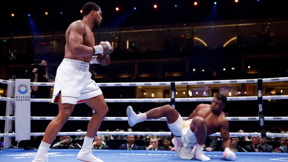 Boxe: Anthony Joshua met Francis Ngannou KO dès le deuxième round