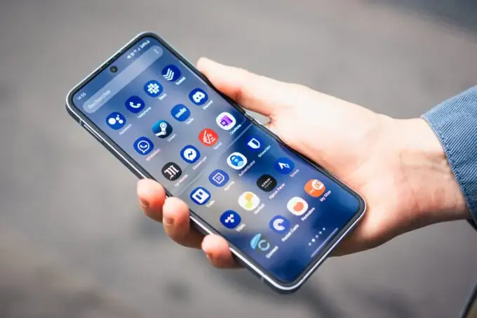 One UI 7 : pour son interface, Samsung s’inspirerait beaucoup (trop) d’Apple