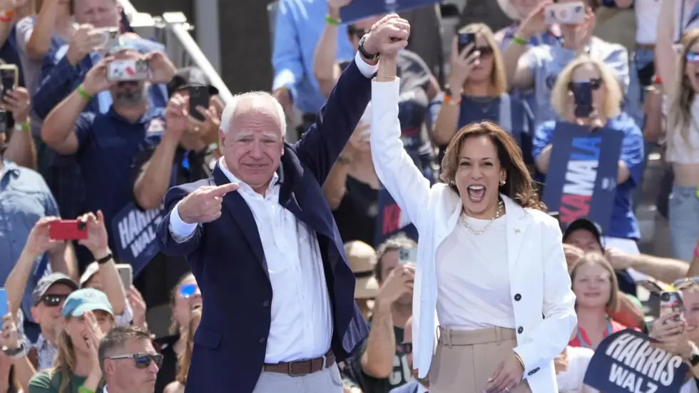 Aux États-Unis, le duo Kamala Harris et Tim Walz gagne en popularité
