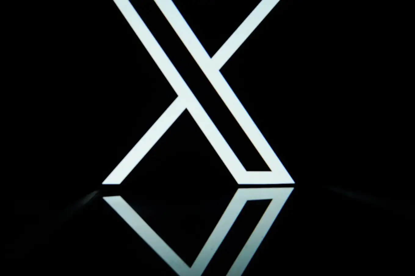 X/Twitter dans la ligne de mire européenne après la collecte sans consentement de tweets pour Grok