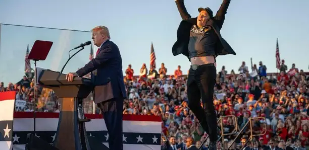 Musk se dit « à fond » pour Trump à un mois de la présidentielle américaine