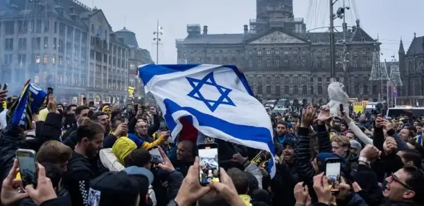 Des supporteurs israéliens agressés à Amsterdam, Netanyahou envoie des avions de secours