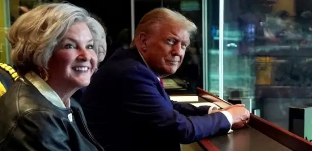 Qui est Susie Wiles, la femme derrière le triomphe de Trump, qui sera sa cheffe de cabinet ?