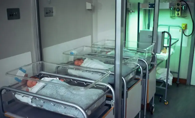 Deux femmes découvrent qu’elles ont été échangées à la naissance