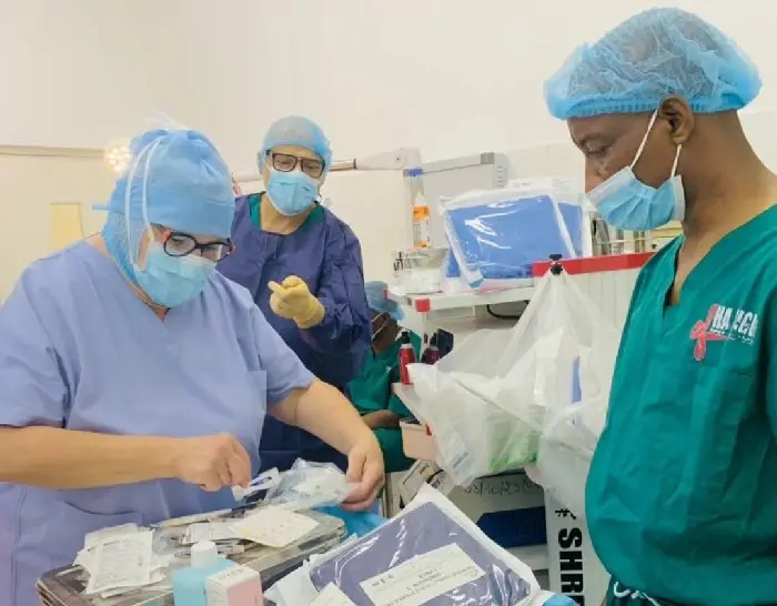 Santé: l’Hôpital de l’Amitié Sino-guinéenne réussit la pose d’un sphincter artificiel chez un patient