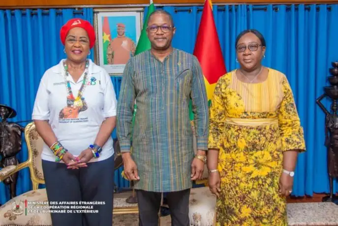 Burkina Faso : La présidente de l’ADDI, Dr Arikana Chihombori, reçue par le chef de la diplomatie burkinabè