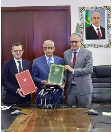 Mauritanie/France: Signature d&rsquo;un protocole financier de 39 millions d&rsquo;euros pour la construction de dix centrales solaires hybrides  pour une transition énergétique durable du pays