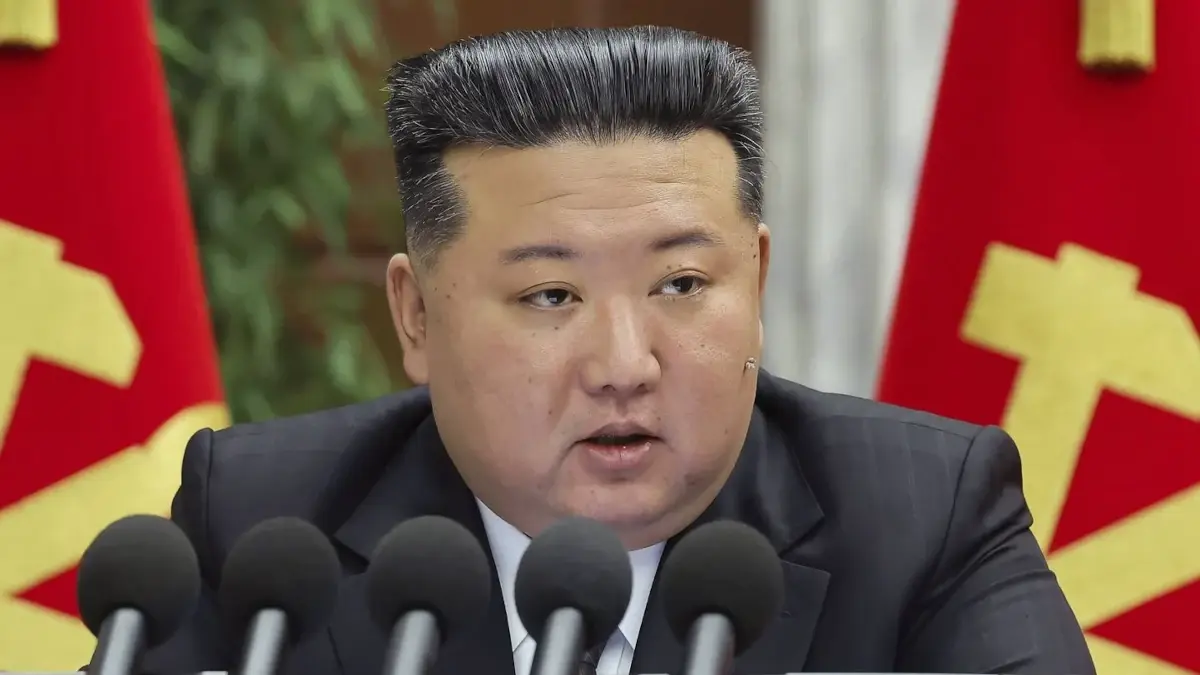 Kim Jong-un revendique un programme nucléaire naval « sans dévier du cap prévu »