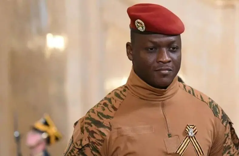 Burkina Faso : imposition de nouvelles restrictions aux étudiants désireux de poursuivre leurs études à l’étranger