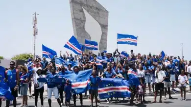 Mondial 2026 : Le Cap-Vert rentre en héros, un accueil historique pour les Requins Bleus à Praia